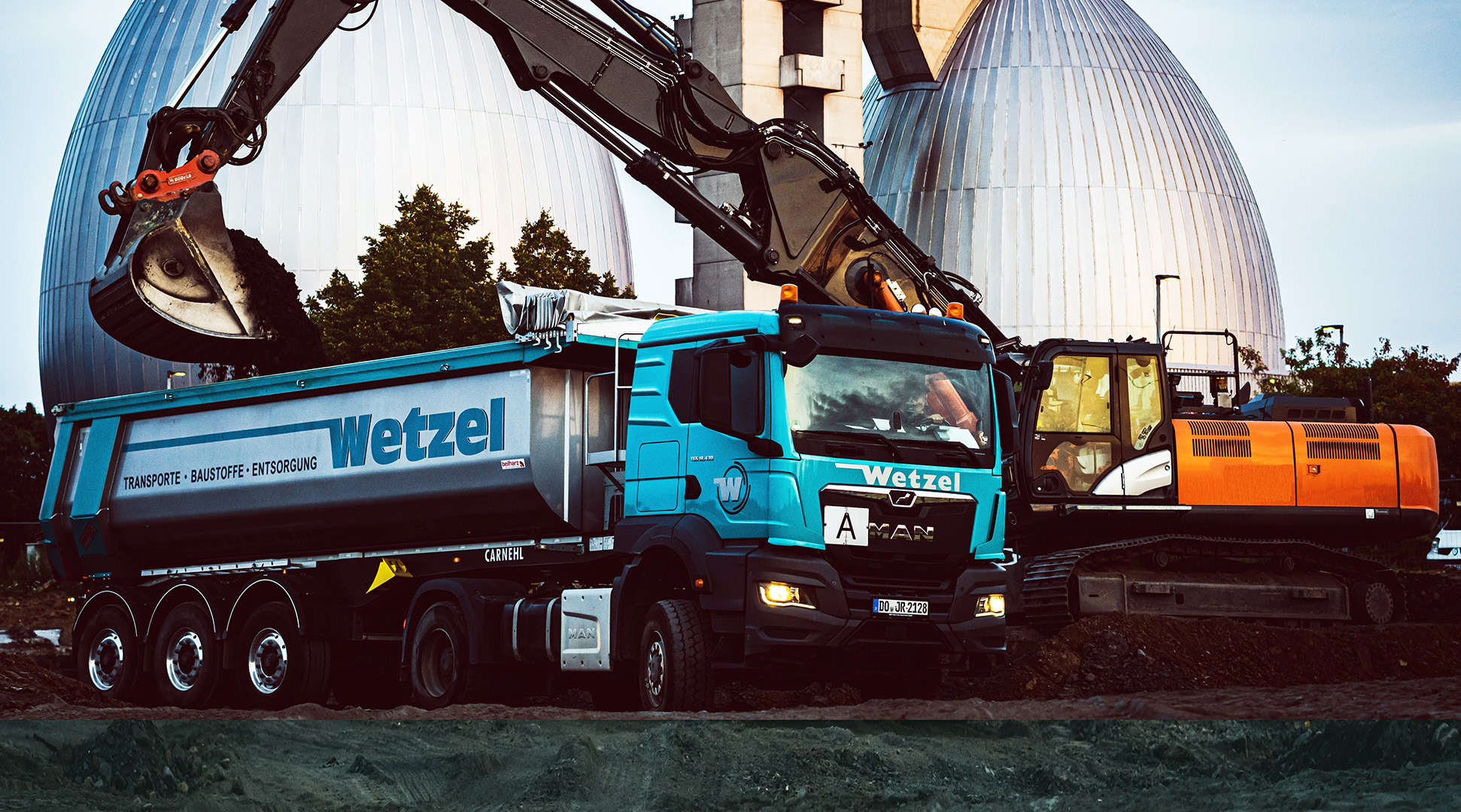 Übernahme und Abtransport von 45 Tsd. Tonnen Aushub beim Neubau eines Filterbeckens an der Kläranlage Dortmund Deusen.